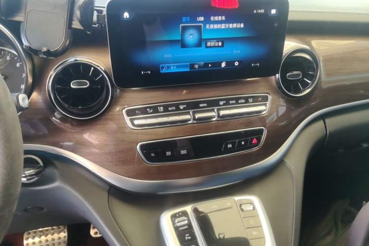 Used Mercedes-Benz V-Class 2020 V 260 Prestige Edition Audio And AC Panel