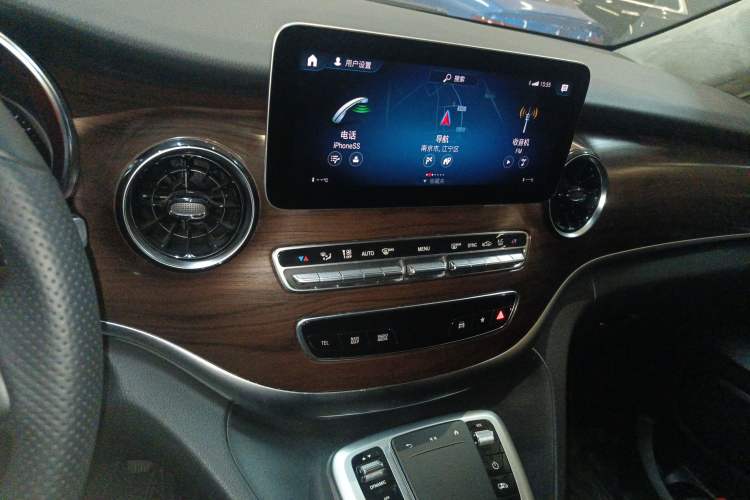 Used Mercedes-Benz V-Class 2020 V 260 Avantgarde Edition Audio And AC Panel