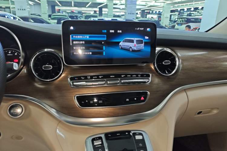 Used Mercedes-Benz V-Class 2020 V 260 Prestige Edition Audio And AC Panel