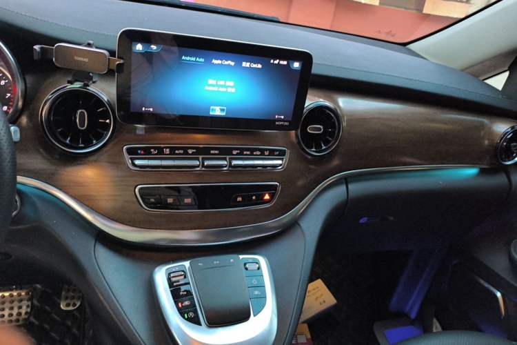 Used Mercedes-Benz V-Class 2020 V 260 L Long-wheelbase Luxury Edition Audio And AC Panel