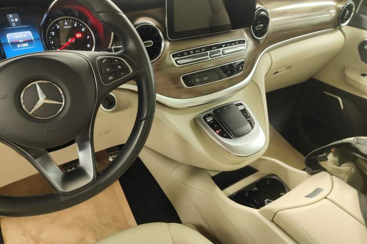 Used Mercedes-Benz V-Class 2020 V 260 L Long-wheelbase Luxury Edition Audio And AC Panel