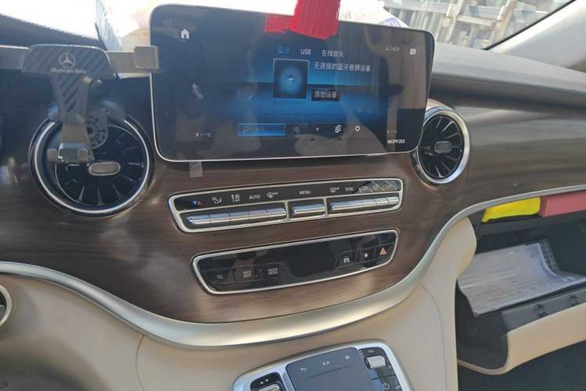 Used Mercedes-Benz V-Class 2020 V 260 Avantgarde Edition Audio And AC Panel