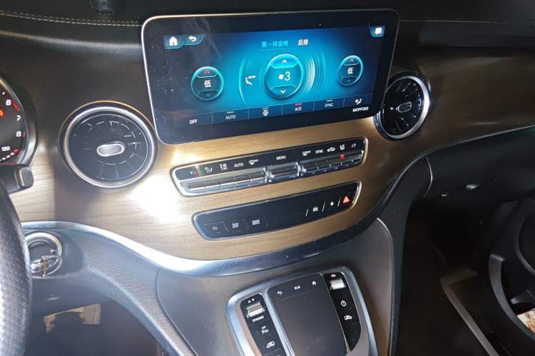 Used Mercedes-Benz V-Class 2020 V 260 Prestige Edition Audio And AC Panel
