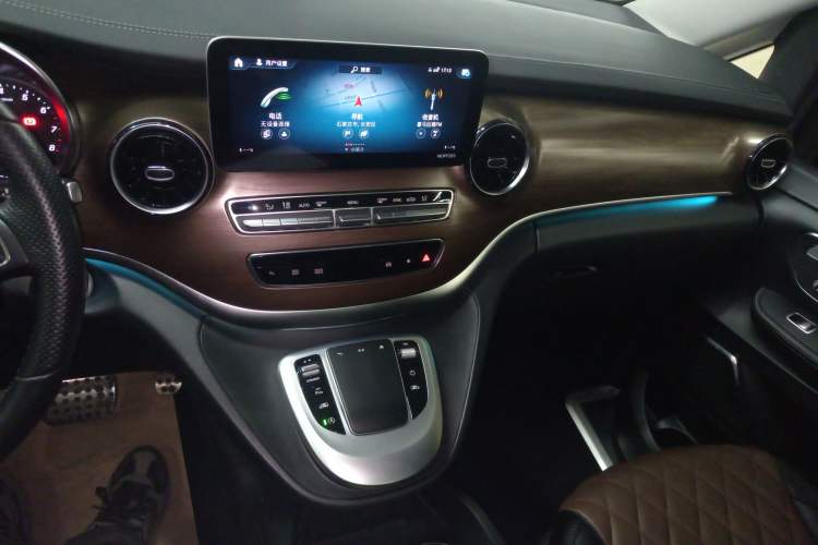 Used Mercedes-Benz V-Class 2020 V 260 Prestige Edition Audio And AC Panel