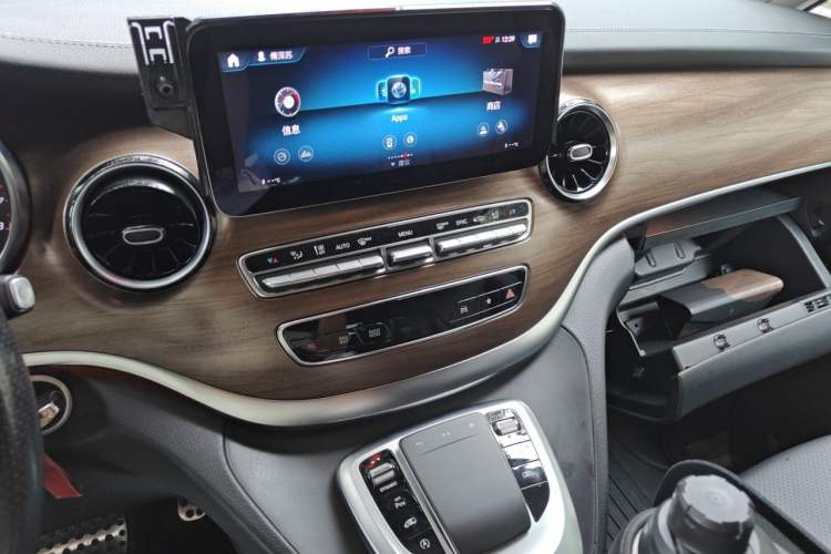 Used Mercedes-Benz V-Class 2020 V 260 Prestige Edition Audio And AC Panel