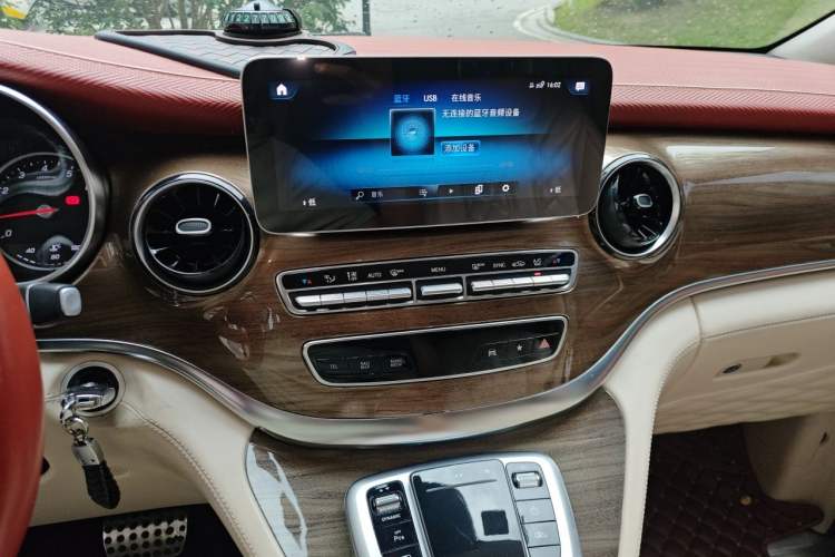 Used Mercedes-Benz V-Class 2020 V 260 Prestige Edition Audio And AC Panel