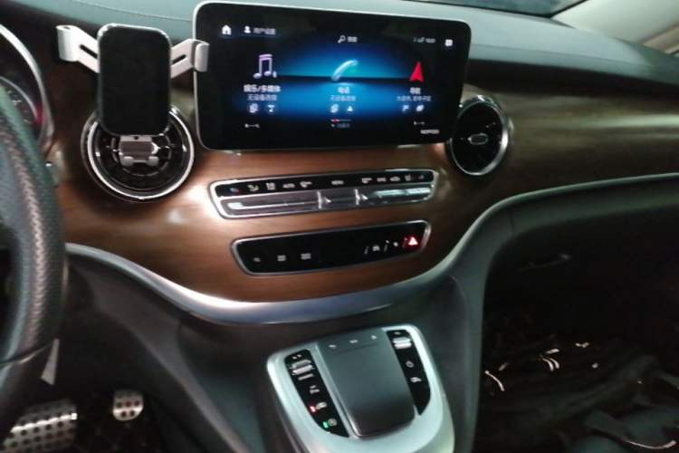 Used Mercedes-Benz V-Class 2020 V 260 L Long-wheelbase Luxury Edition Audio And AC Panel