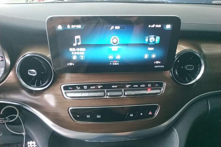 Used Mercedes-Benz V-Class 2020 V 260 L Long-wheelbase Luxury Edition Audio And AC Panel