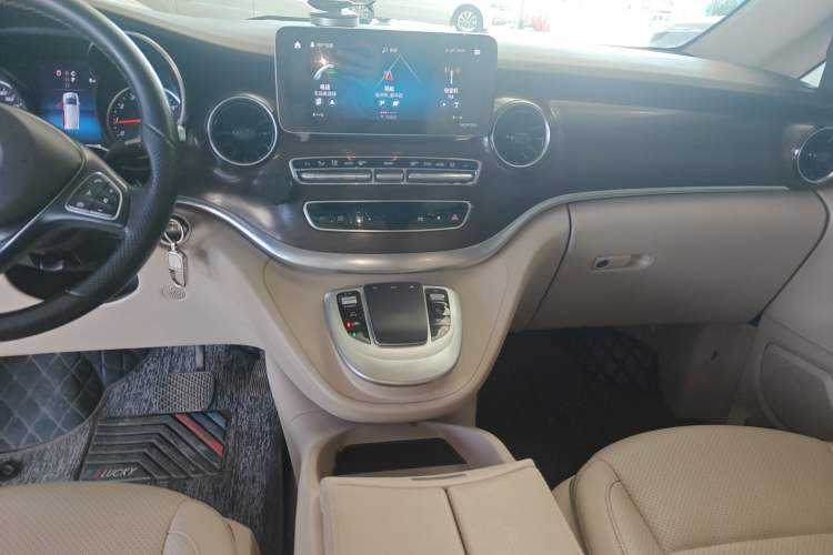 Used Mercedes-Benz V-Class 2020 V 260 Avantgarde Edition Audio And AC Panel