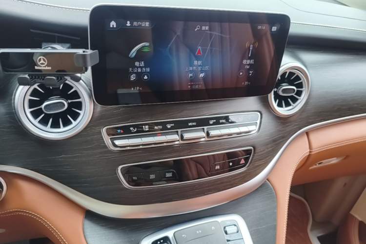 Used Mercedes-Benz V-Class 2020 V 260 Avantgarde Edition Audio And AC Panel
