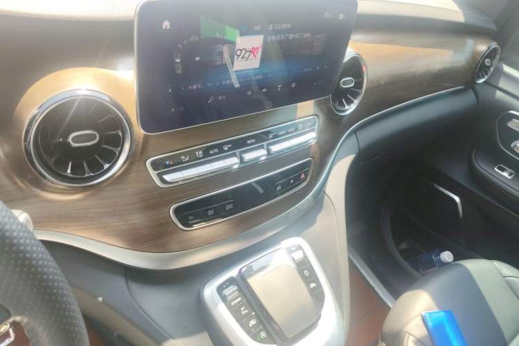 Used Mercedes-Benz V-Class 2020 V 260 L Long-wheelbase Luxury Edition Audio And AC Panel