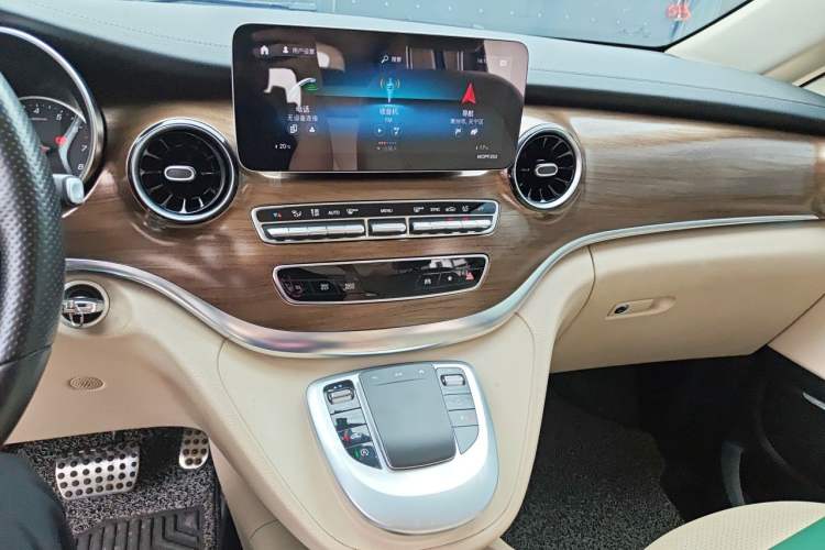 Used Mercedes-Benz V-Class 2020 V 260 L Long-wheelbase Luxury Edition Audio And AC Panel