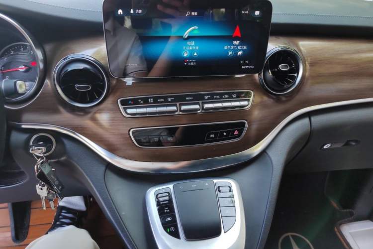 Used Mercedes-Benz V-Class 2020 V 260 L Long-wheelbase Luxury Edition Audio And AC Panel