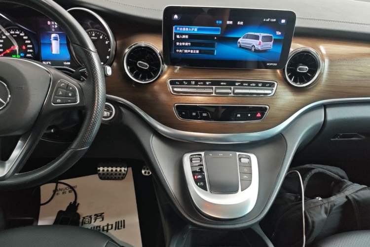 Used Mercedes-Benz V-Class 2020 V 260 L Long-wheelbase Luxury Edition Audio And AC Panel