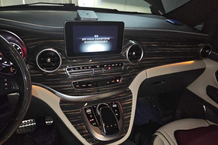 Used Mercedes-Benz V-Class 2020 V 260 L Long-wheelbase Luxury Edition Audio And AC Panel