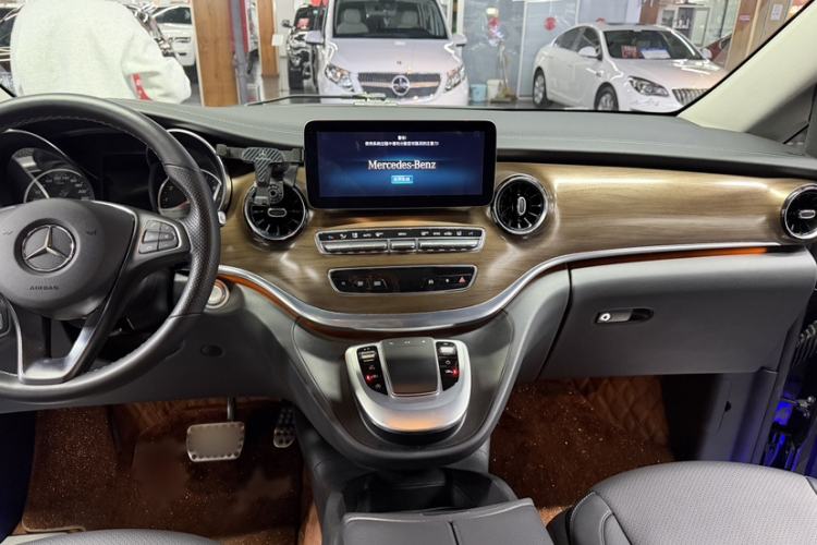Used Mercedes-Benz V-Class 2020 V 260 L Long-wheelbase Luxury Edition Audio And AC Panel