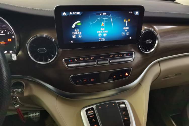 Used Mercedes-Benz V-Class 2020 V 260 L Long-wheelbase Luxury Edition Audio And AC Panel