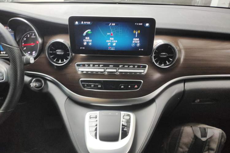 Used Mercedes-Benz V-Class 2020 V 260 Avantgarde Edition Audio And AC Panel