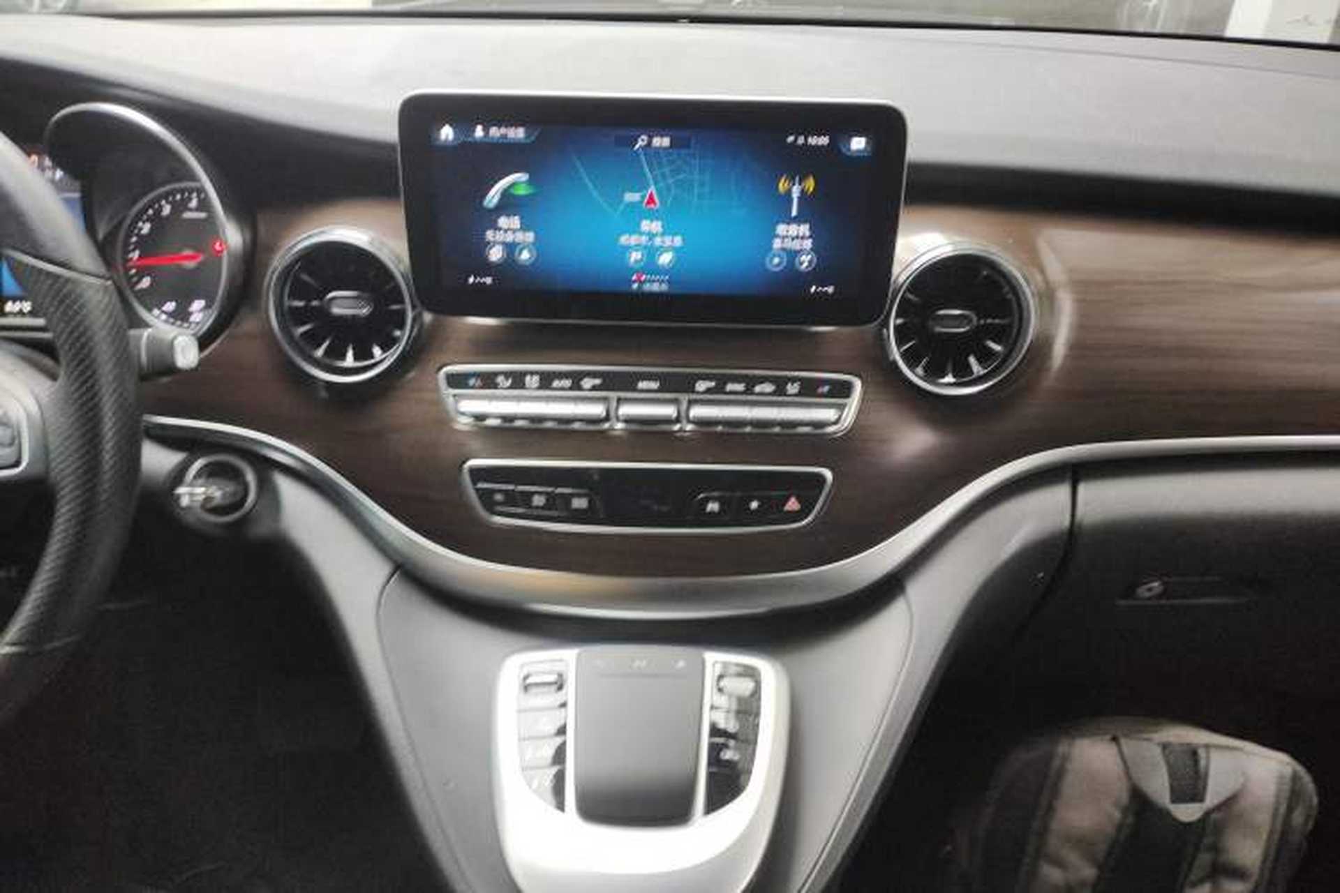Used Mercedes-Benz V-Class 2020 V 260 Avantgarde Edition Audio And AC Panel