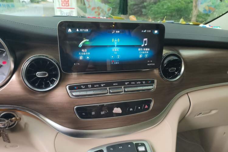 Used Mercedes-Benz V-Class 2020 V 260 L Long-wheelbase Luxury Edition Audio And AC Panel