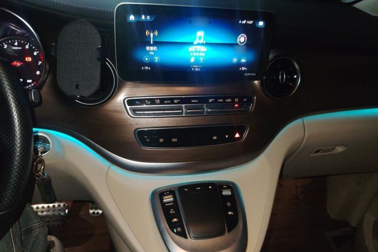 Used Mercedes-Benz V-Class 2020 V 260 L Long-wheelbase Luxury Edition Audio And AC Panel