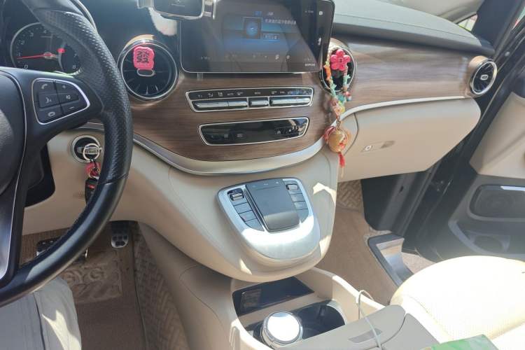 Used Mercedes-Benz V-Class 2020 V 260 Prestige Edition Audio And AC Panel