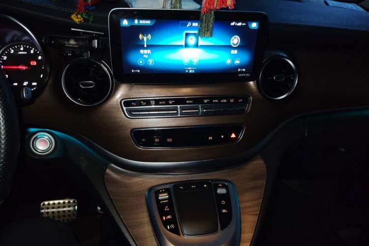 Used Mercedes-Benz V-Class 2020 V 260 L Long-wheelbase Luxury Edition Audio And AC Panel