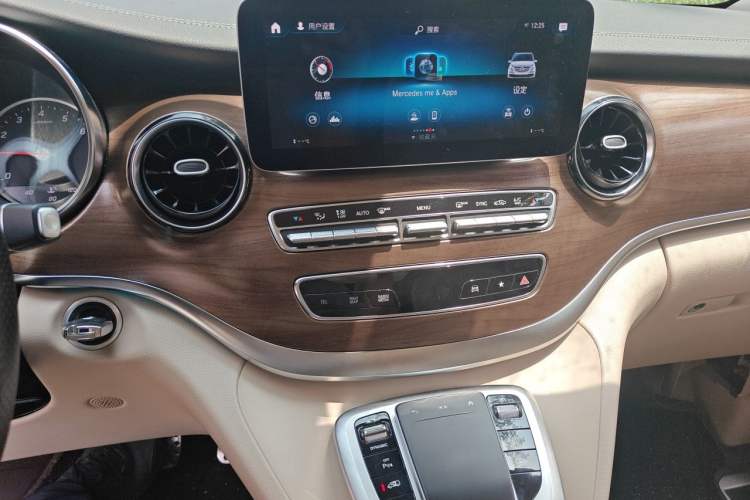 Used Mercedes-Benz V-Class 2020 V 260 L Long-wheelbase Luxury Edition Audio And AC Panel