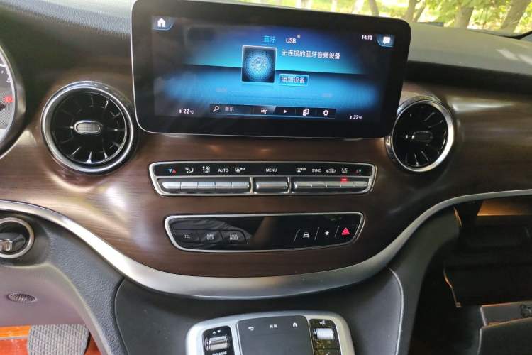 Used Mercedes-Benz V-Class 2020 V 260 Avantgarde Edition Audio And AC Panel