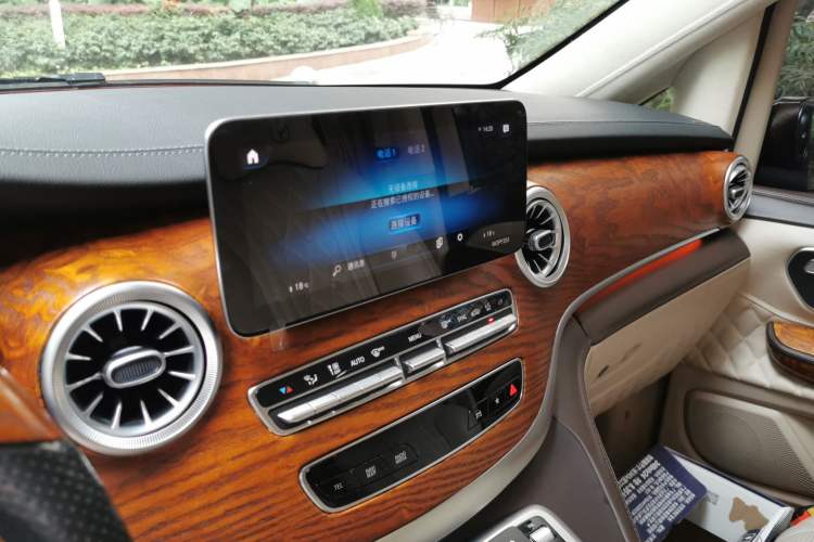 Used Mercedes-Benz V-Class 2020 V 260 L Long-wheelbase Luxury Edition Audio And AC Panel
