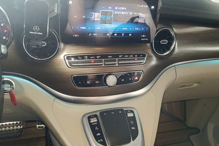 Used Mercedes-Benz V-Class 2020 V 260 Prestige Edition Audio And AC Panel
