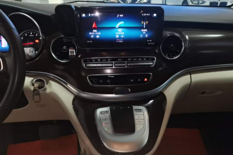 Used Mercedes-Benz V-Class 2020 V 260 Avantgarde Edition Audio And AC Panel