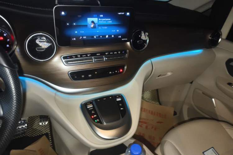 Used Mercedes-Benz V-Class 2020 V 260 L Long-wheelbase Luxury Edition Audio And AC Panel