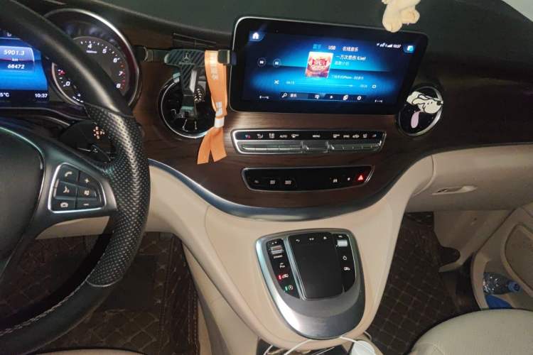 Used Mercedes-Benz V-Class 2020 V 260 Avantgarde Edition Audio And AC Panel