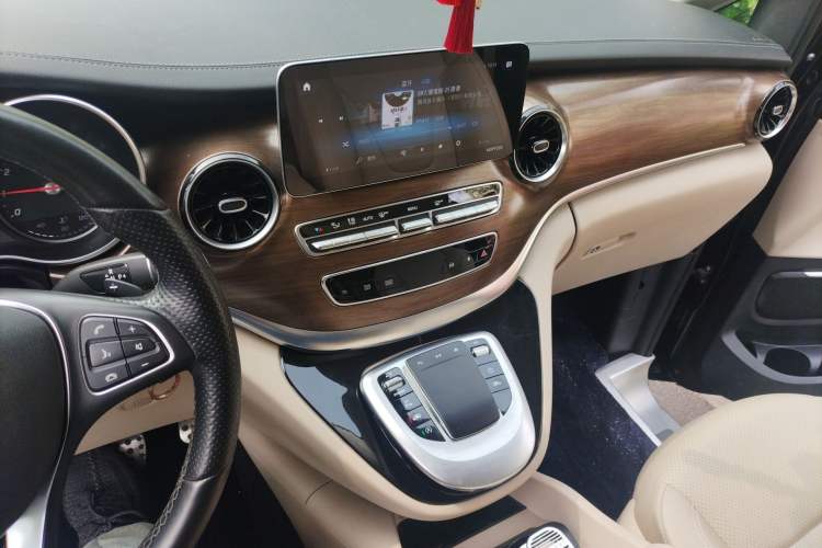 Used Mercedes-Benz V-Class 2020 V 260 L Long-wheelbase Luxury Edition Audio And AC Panel