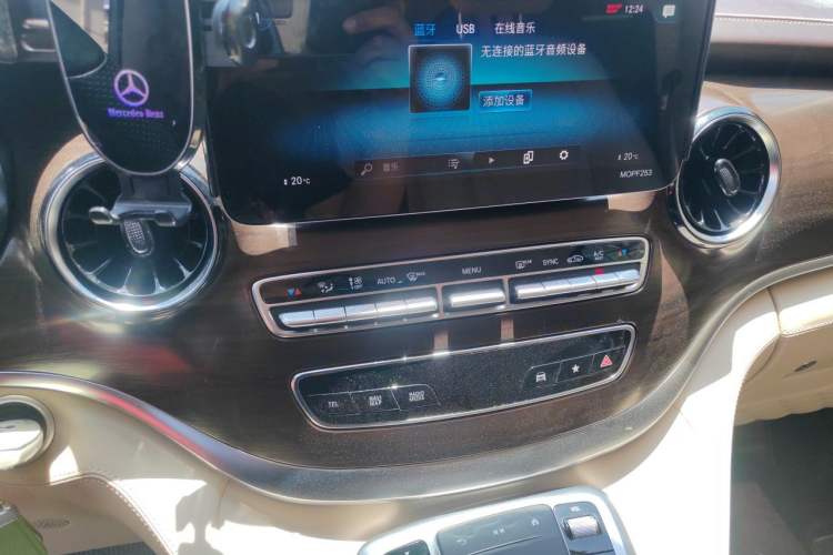 Used Mercedes-Benz V-Class 2020 V 260 Avantgarde Edition Audio And AC Panel