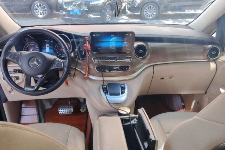 Used Mercedes-Benz V-Class 2020 V 260 Prestige Edition Center Console