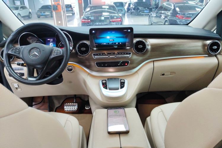 Used Mercedes-Benz V-Class 2020 V 260 Prestige Edition Center Console