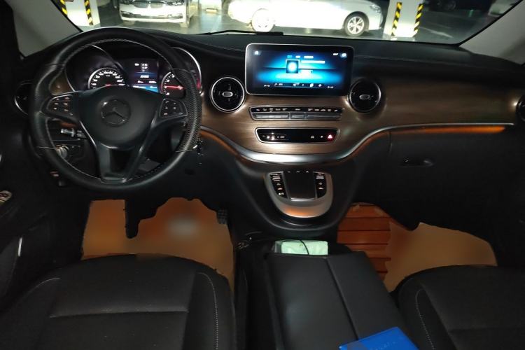 Used Mercedes-Benz V-Class 2020 V 260 Prestige Edition Center Console