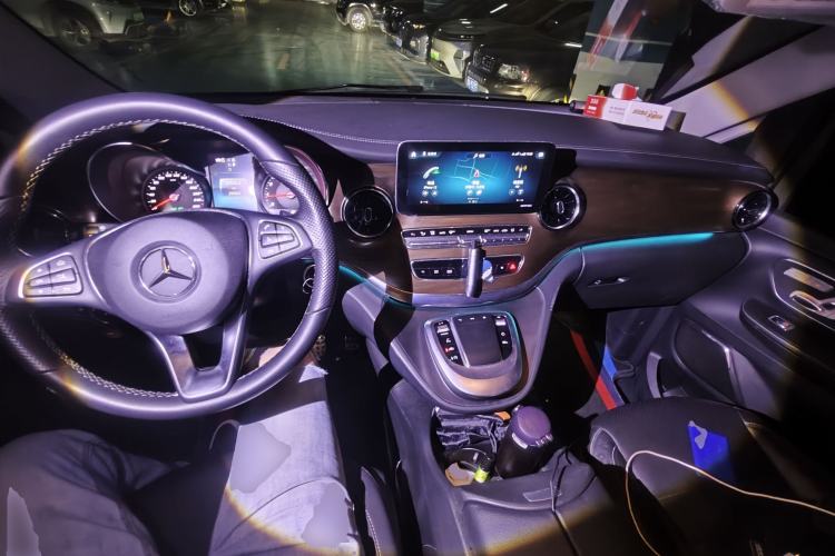 Used Mercedes-Benz V-Class 2020 V 260 L Long-wheelbase Luxury Edition Center Console