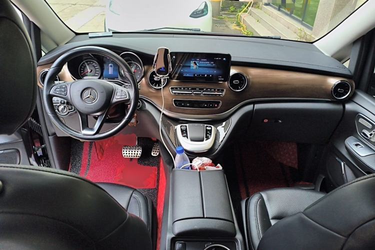 Used Mercedes-Benz V-Class 2020 V 260 Avantgarde Edition Center Console