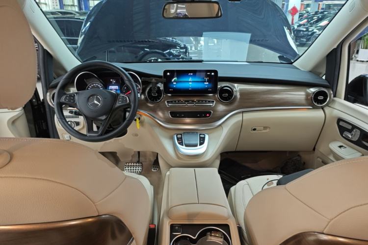 Used Mercedes-Benz V-Class 2020 V 260 Prestige Edition Center Console
