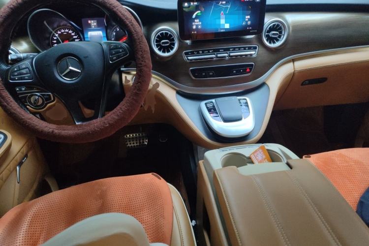 Used Mercedes-Benz V-Class 2020 V 260 L Long-wheelbase Luxury Edition Center Console