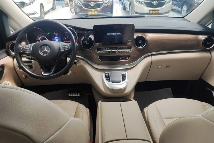 Used Mercedes-Benz V-Class 2020 V 260 Prestige Edition Center Console