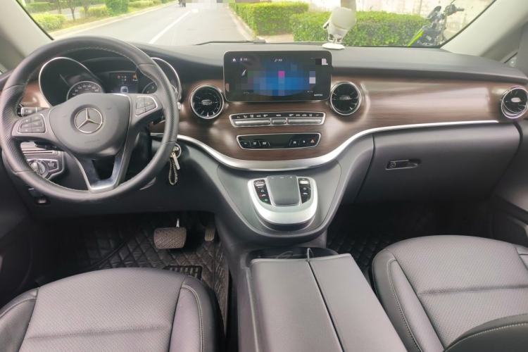 Used Mercedes-Benz V-Class 2020 V 260 Prestige Edition Center Console