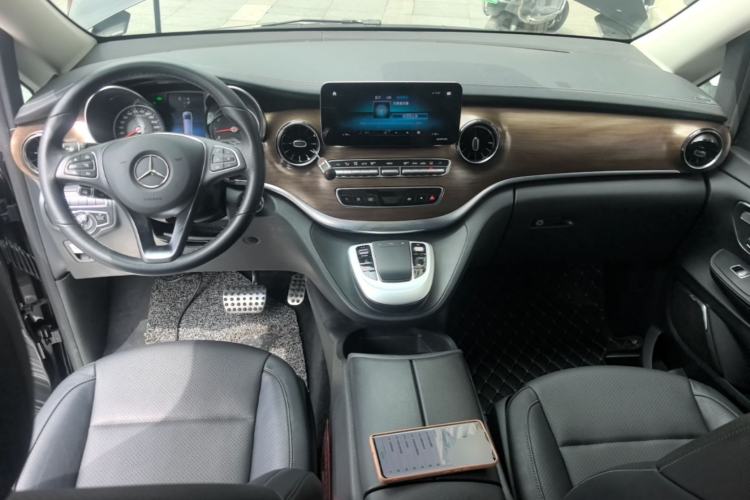 Used Mercedes-Benz V-Class 2020 V 260 L Long-wheelbase Luxury Edition Center Console