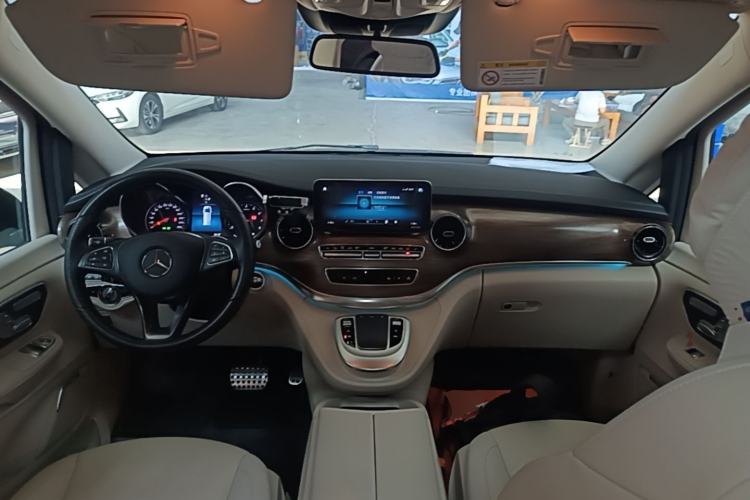 Used Mercedes-Benz V-Class 2020 V 260 L Long-wheelbase Luxury Edition Center Console