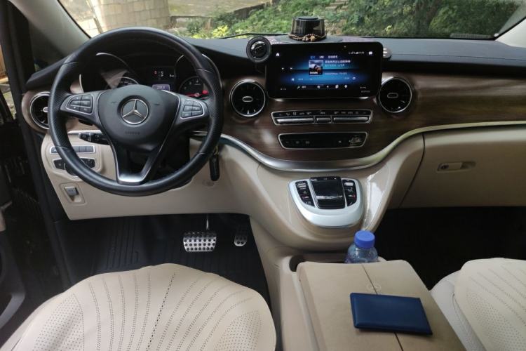 Used Mercedes-Benz V-Class 2020 V 260 Prestige Edition Center Console