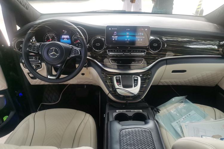 Used Mercedes-Benz V-Class  Center Console