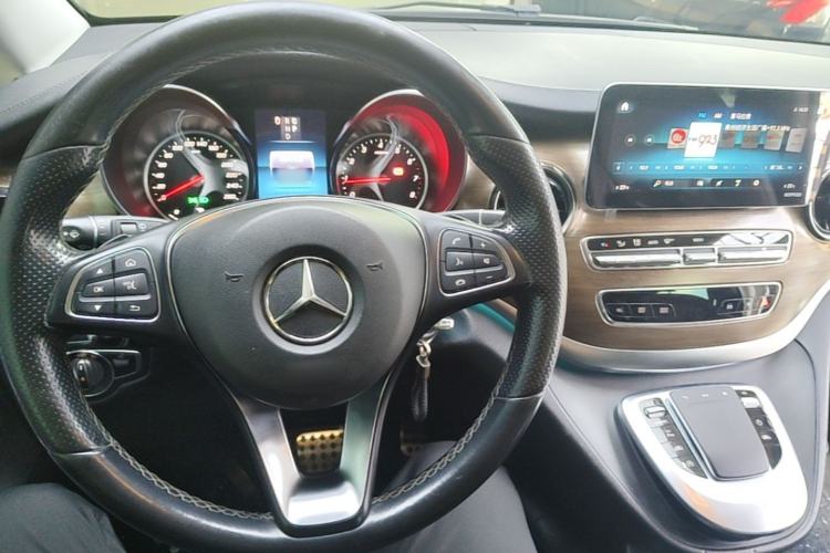 Used Mercedes-Benz V-Class 2020 V 260 L Long-wheelbase Luxury Edition Center Console